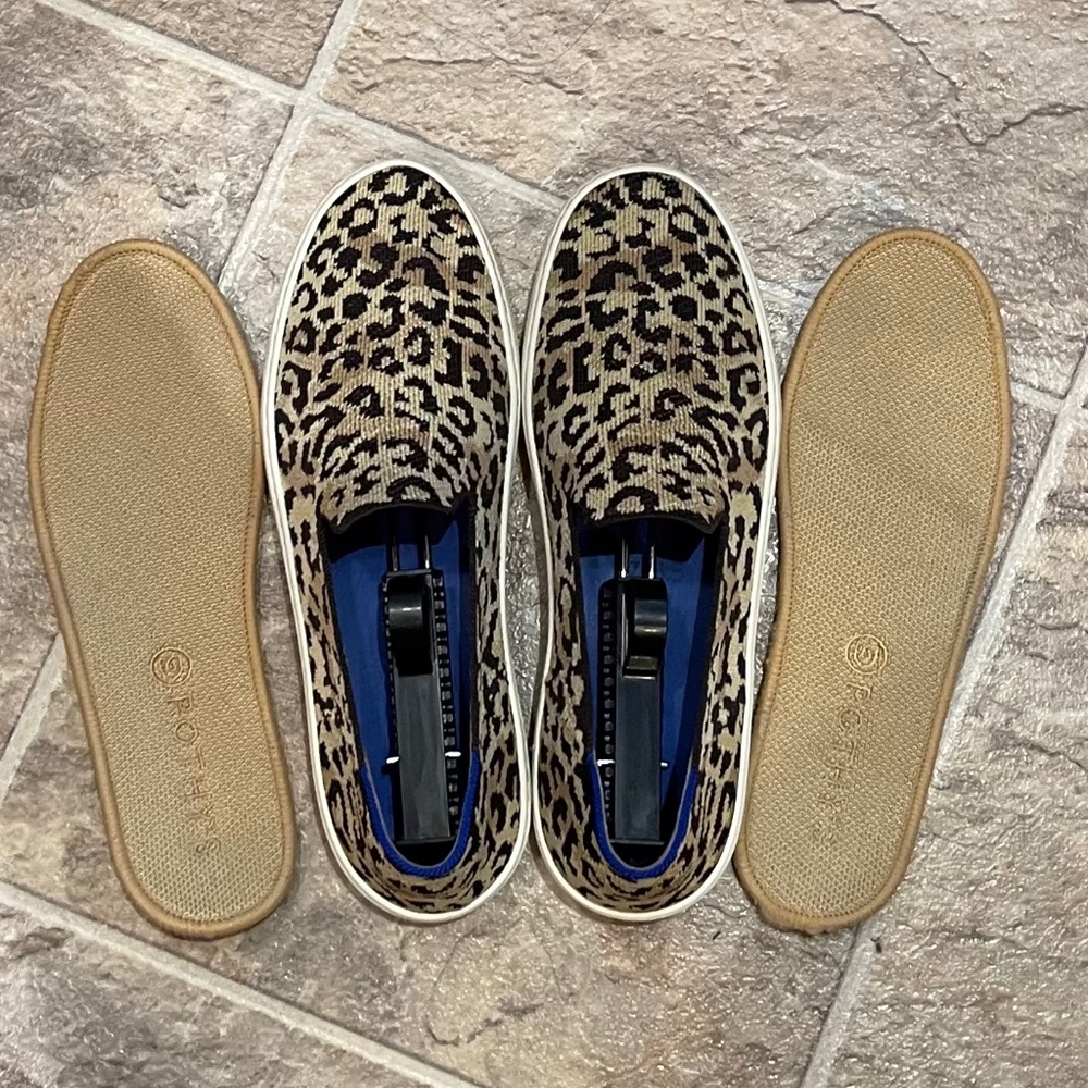 Rothys Camo Cat Sneakers Size 8